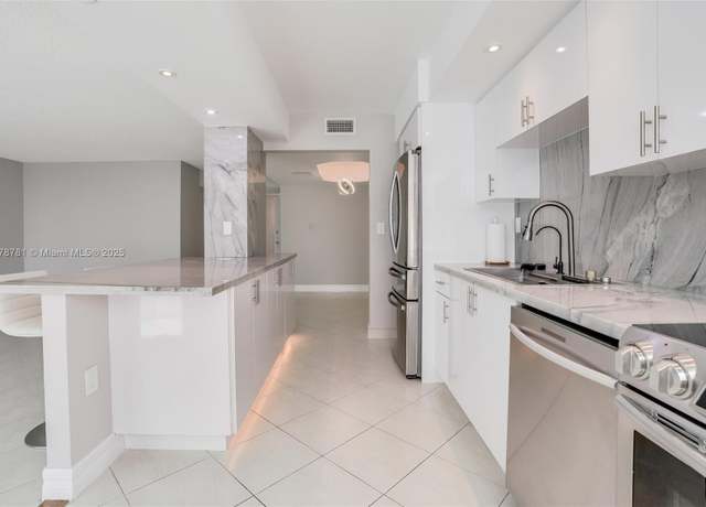 Property at 18071 Biscayne Blvd #1204, Aventura, FL 33160, 2 beds, 2 baths