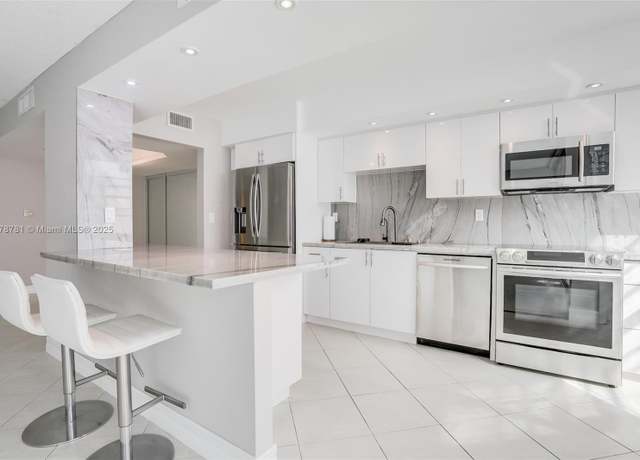 Property at 18071 Biscayne Blvd #1204, Aventura, FL 33160, 2 beds, 2 baths