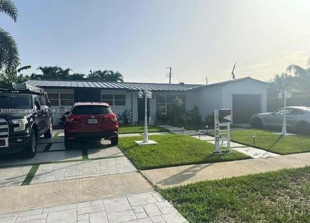 Property at 300 NW 77th Way, Pembroke Pines, FL 33024, 4 beds, 2 baths