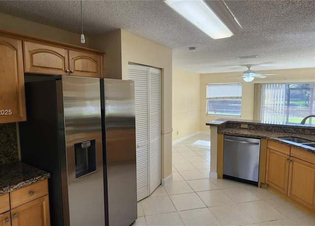 Property at 2957 Oak Park Cir, Davie, FL 33328, 3 beds, 2.5 baths