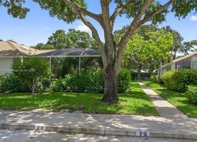 Property at 3903 Water Oak Ct, Palm Beach Gardens, FL 33410, 2 beds, 2 baths