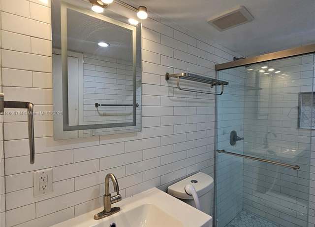 Property at 1182 W 37th Ter #11, Hialeah, FL 33012, 3 beds, 2 baths
