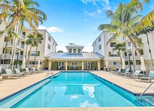 Property at 7584 SW 102nd St #101, Pinecrest, FL 33156, 4 beds, 3.5 baths