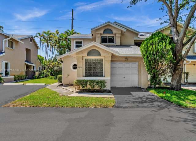 Property at 2124 W Discovery Cir W, Deerfield Beach, FL 33442, 3 beds, 2.5 baths