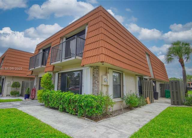 Property at 11101 SW 15th Mnr, Davie, FL 33324, 3 beds, 2.5 baths