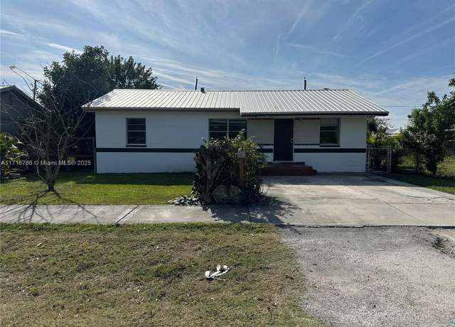Property at 430 E Trinidad Ave, Clewiston, FL 33440, 4 beds, 2 baths