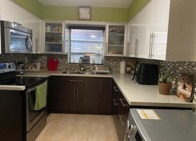 Property at 19001 NE 14th Ave #325, Miami, FL 33179, 2 beds, 2 baths