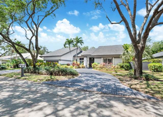 Property at 9030 SW 92nd Ct, Miami, FL 33176, 4 beds, 3 baths