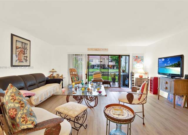 Property at 3904 Estepona Ave Unit 8D2, Doral, FL 33178, 2 beds, 2.5 baths