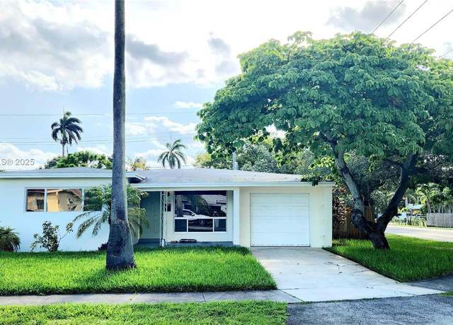 Property at 826 N 32nd Ct, Hollywood, FL 33021, 3 beds, 2 baths