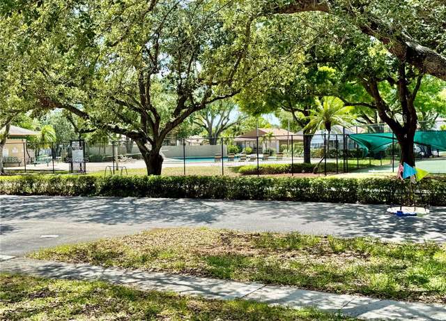 Property at Undisclosed address, Pembroke Pines, FL 33025, 2 beds, 2 baths