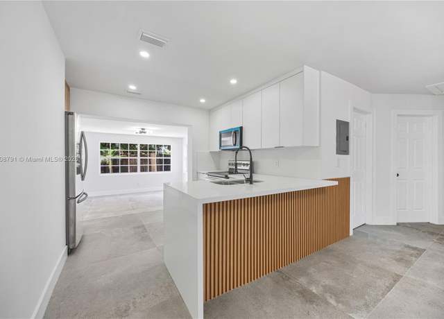 Property at 3420 SW 12th Pl, Fort Lauderdale, FL 33312, 3 beds, 2 baths