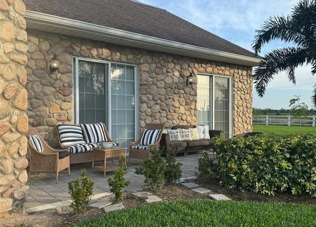 Property at 186 S Bear Pointe Dr, Lake Placid, FL 33852, 4 beds, 2.5 baths