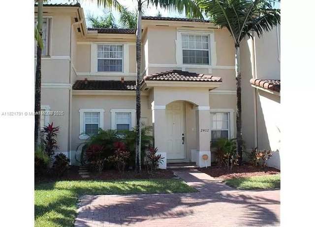 Property at 2402 NE 41st Pl, Homestead, FL 33033, 2 beds, 2.5 baths
