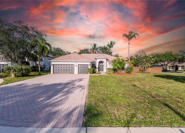 Property at 6946 Mariposa Cir Ct, Pembroke Pines, FL 33331, 4 beds, 3 baths