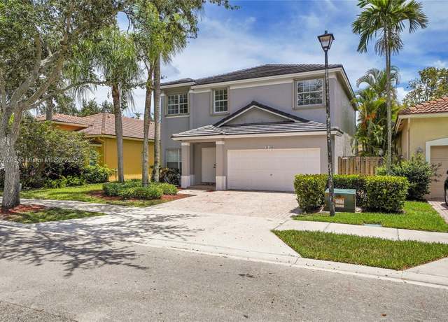 Property at 16400 Sapphire Pl, Weston, FL 33331, 4 beds, 2.5 baths