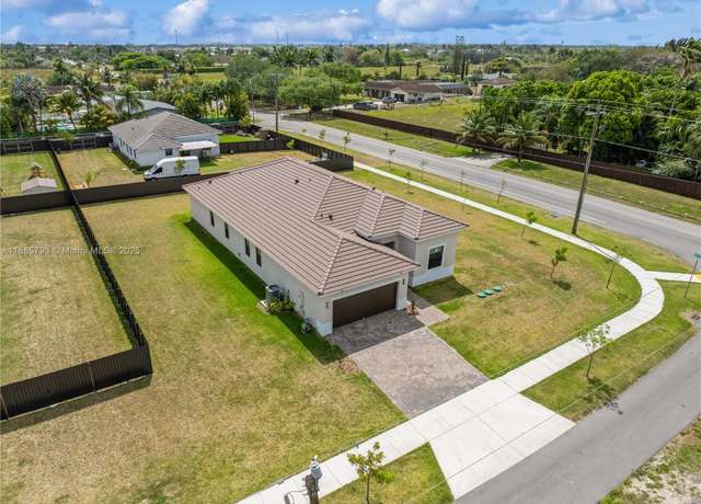 Property at 31171 SW 193rd Ave, Homestead, FL 33030, 4 beds, 4 baths