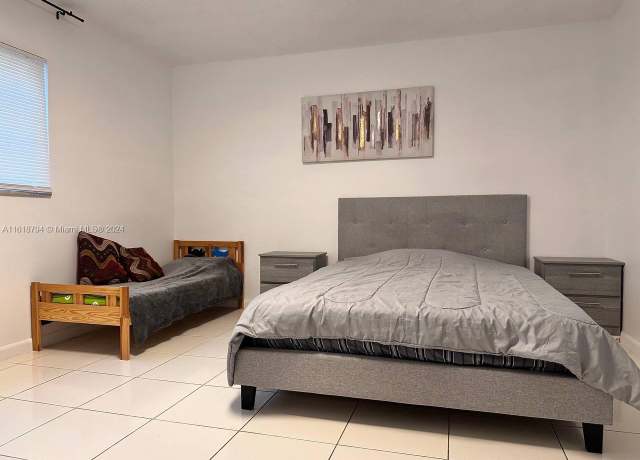 Property at 319 NE 14th Ave #106, Hallandale Beach, FL 33009, 1 bed, 1.5 baths