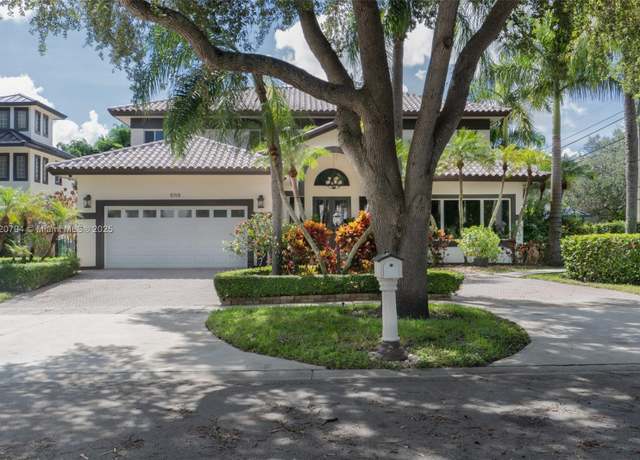 Property at 8198 NW 162nd St, Miami Lakes, FL 33016, 5 beds, 3 baths