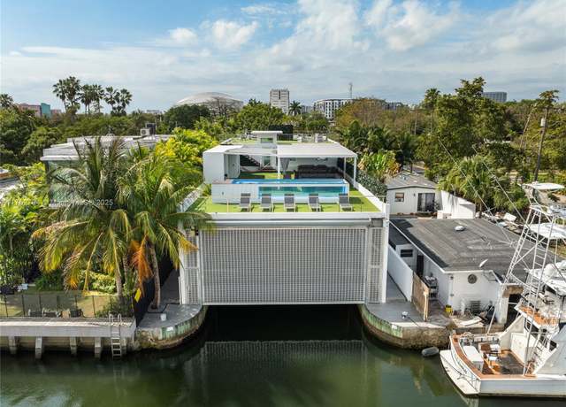 Property at 641 NW 7th St Rd, Miami, FL 33136, 4 beds, 5 baths