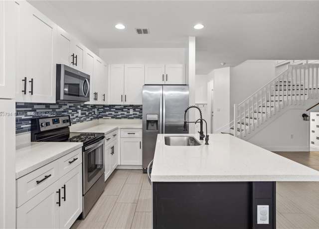 Property at 4859 NW 55th Pl, Tamarac, FL 33319, 3 beds, 2.5 baths