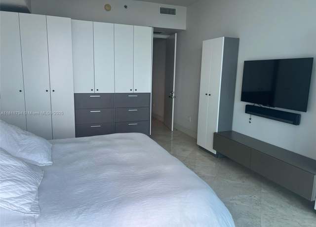 Property at 100 S Pointe Dr #1603, Miami Beach, FL 33139, 1 bed, 1.5 baths