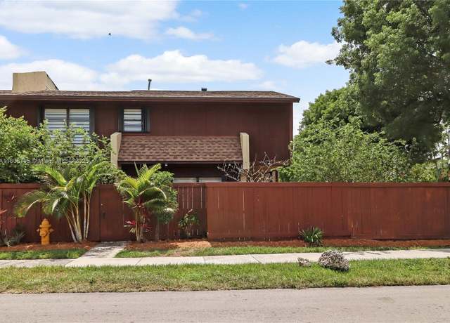 Property at 6977 SW 115th Pl Unit B33, Miami, FL 33173, 3 beds, 2.5 baths