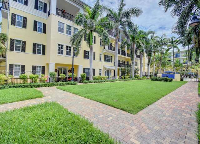 Property at 226 N Latitude Cir #309, Delray Beach, FL 33483, 3 beds, 3.5 baths