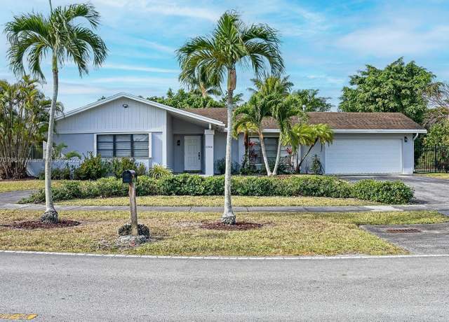 Property at 10900 SW 124th Rd, Miami, FL 33176, 3 beds, 2 baths