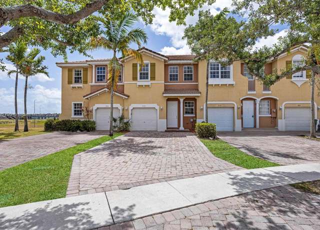 Property at 433 NE 21st Ter, Homestead, FL 33033, 3 beds, 2.5 baths