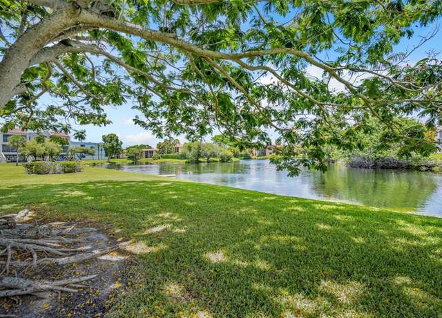 Property at 220 Lakeview Dr #308, Weston, FL 33326, 2 beds, 2 baths