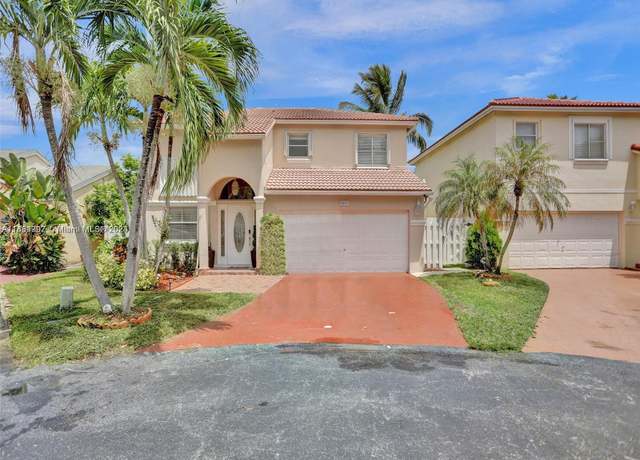 Property at 9801 SW 3rd St, Pembroke Pines, FL 33025, 3 beds, 2.5 baths