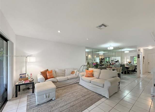 Property at 4306 N Carambola Cir N, Coconut Creek, FL 33066, 2 beds, 2.5 baths