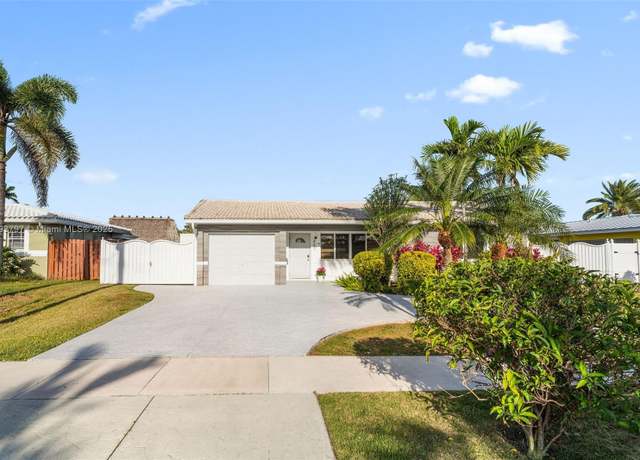 Property at 440 SE 8th Ave, Pompano Beach, FL 33060, 4 beds, 3 baths