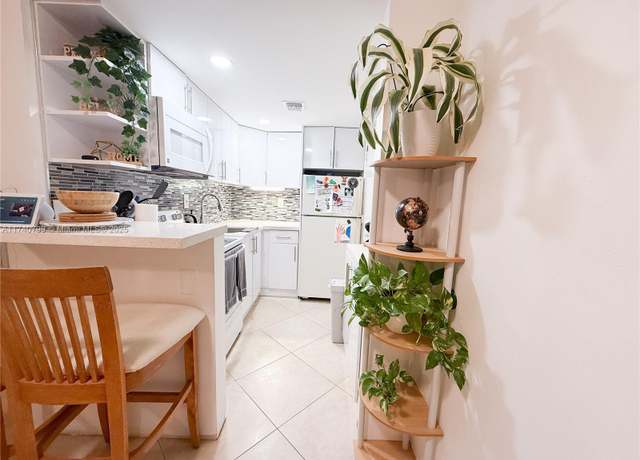 Property at 3550 NW 8th Ave #513, Pompano Beach, FL 33064, 2 beds, 1.5 baths