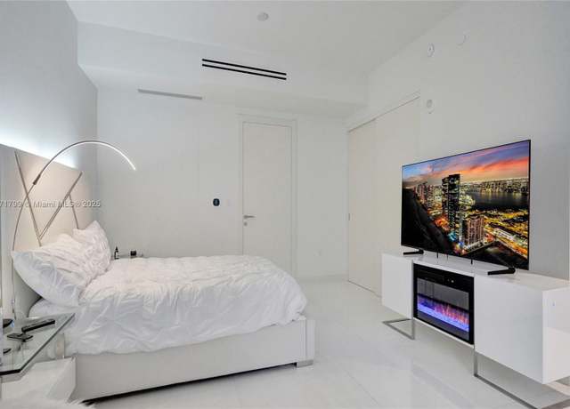 Property at 300 Biscayne Blvd Way Unit 505 C, Miami, FL 33131, 1 bath
