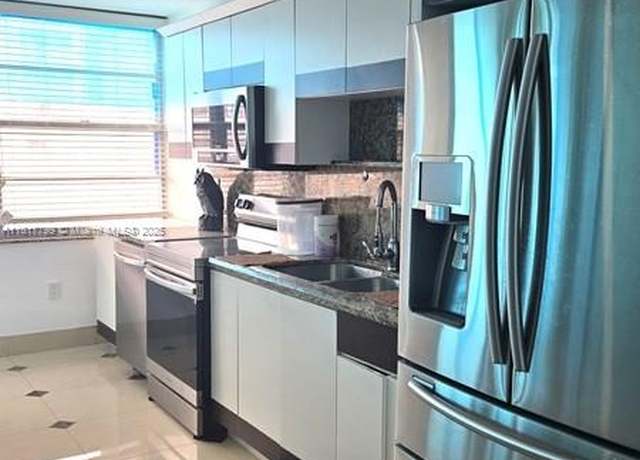 Property at 18051 Biscayne Blvd #1501, Aventura, FL 33160, 2 beds, 2 baths
