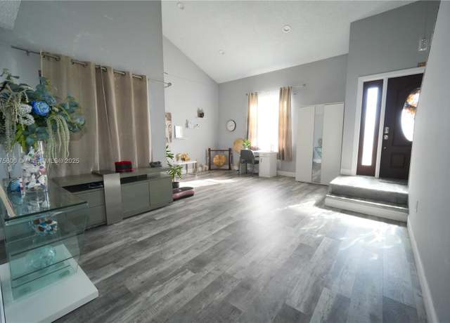 Property at 506 Danville Ter, Davie, FL 33325, 3 beds, 2.5 baths