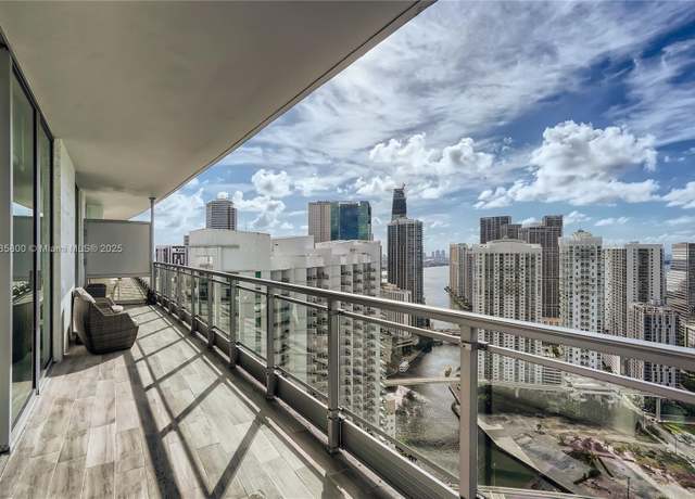 Property at 90 SW 3rd St #4301, Miami, FL 33130, 2 beds, 2 baths