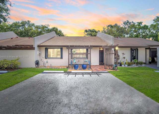 Property at 1621 NW 96th Ter, Pembroke Pines, FL 33024, 2 beds, 2 baths