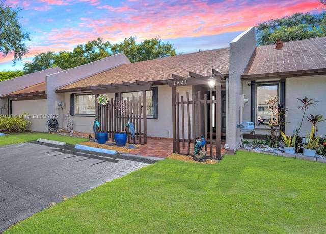 Property at 1621 NW 96th Ter, Pembroke Pines, FL 33024, 2 beds, 2 baths