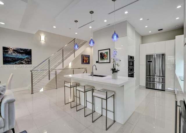 Property at 207 NE 13th Ave #207, Fort Lauderdale, FL 33301, 4 beds, 4.5 baths