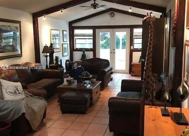 Property at 8550 Miller Dr, Miami, FL 33155, 4 beds, 5 baths