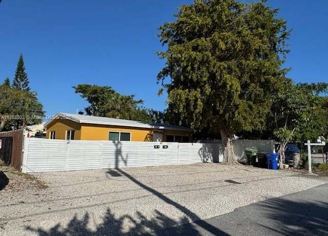 Property at 1025 NE 3rd Ave, Fort Lauderdale, FL 33304, 3 beds, 2 baths