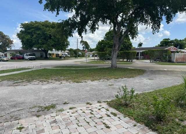 Property at 1520 SW 48th Ave, Fort Lauderdale, FL 33317, 5 beds, 4 baths