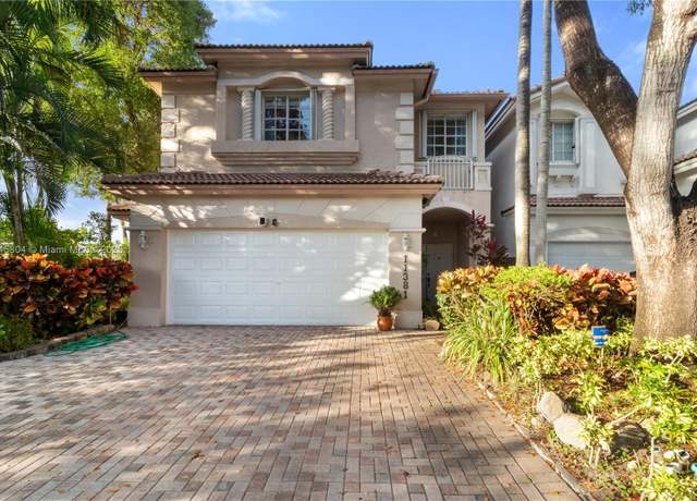 Property at 11381 NW 73rd Ter, Doral, FL 33178, 4 beds, 2.5 baths