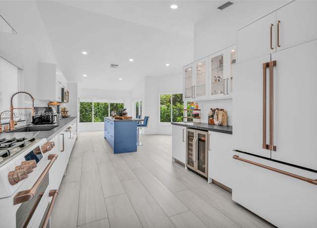 Property at 16173 SW 72nd Ter, Miami, FL 33193, 4 beds, 2.5 baths