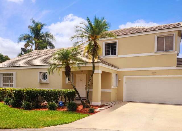 Property at 2984 Tall Oak Ct, Davie, FL 33328, 3 beds, 2.5 baths