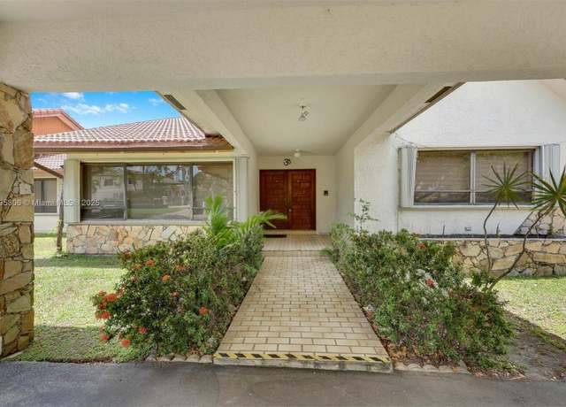 Property at 7850 SW 83rd Ct, Miami, FL 33143, 4 beds, 3.5 baths