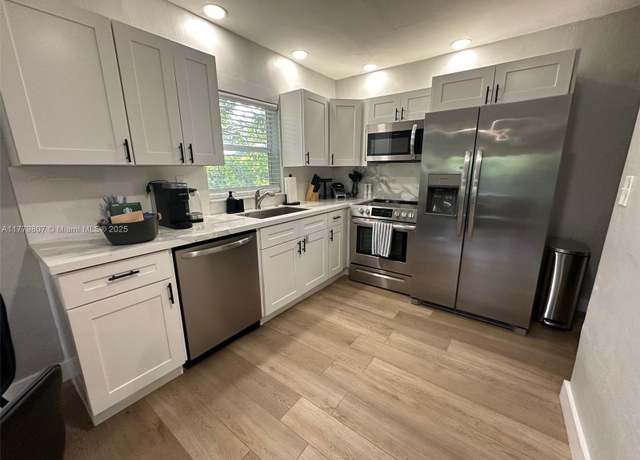 Property at 1712 SW 20th St, Fort Lauderdale, FL 33315, 8 beds, 4 baths